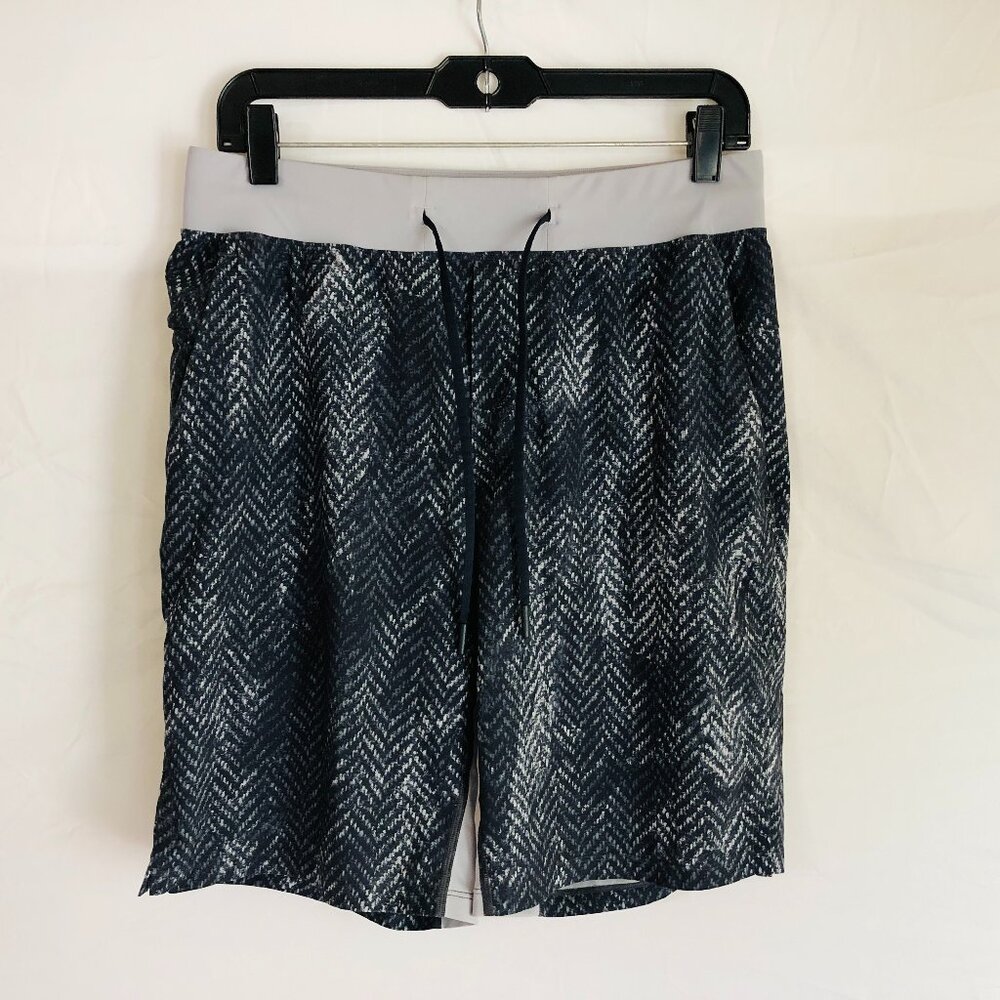 Lululemon Men's Size Medium 9" Inseam Unlined Geometric Gym Shorts EUC